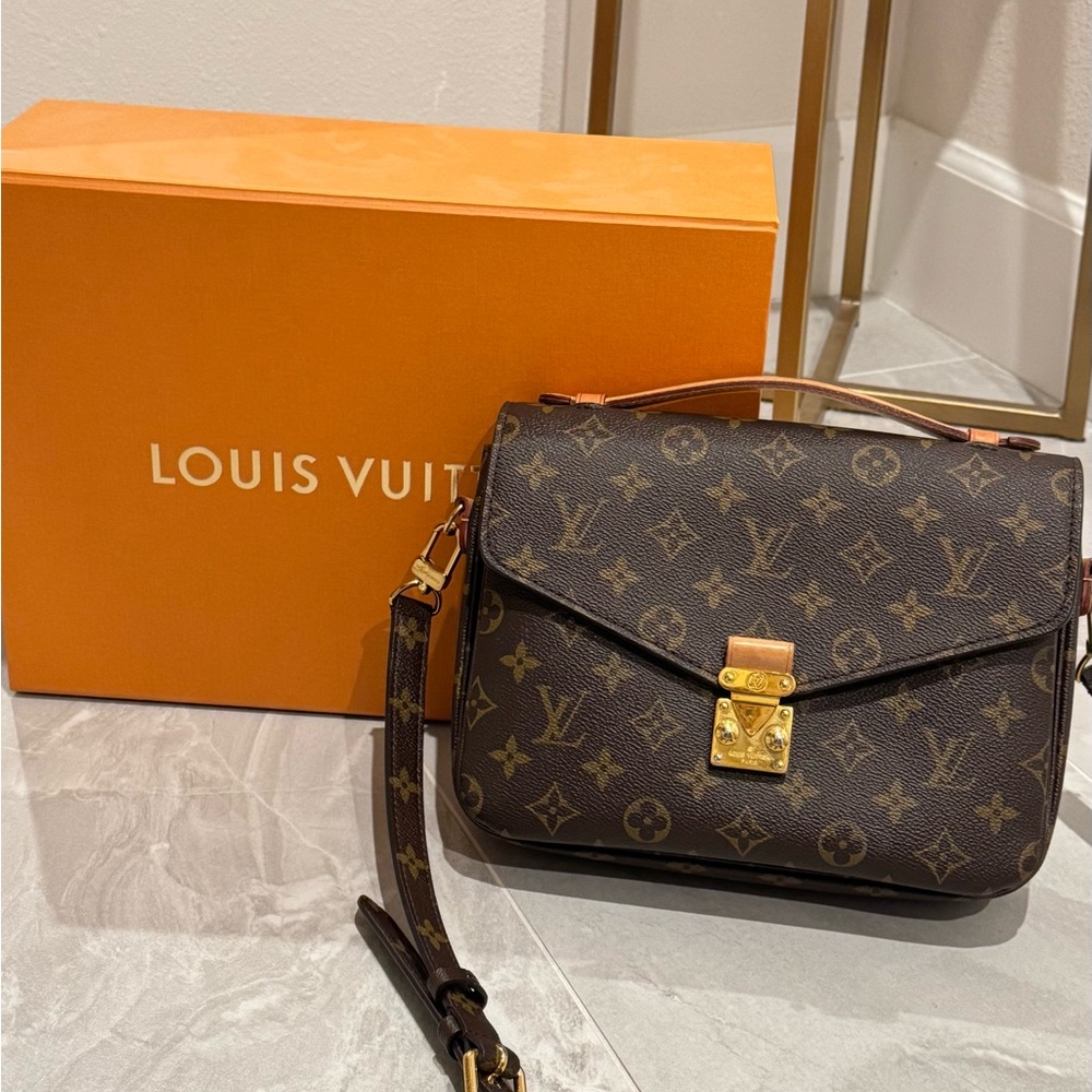 Louis Vuitton pochette metis